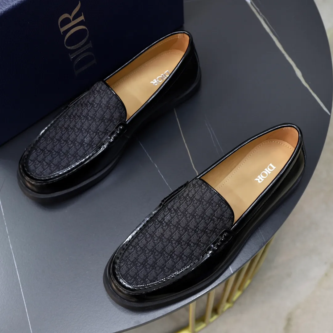 Ex-factory price: 540🙅‍♂️🙅‍♂️🙅‍♂️ Brand: Dior DIOR Standard code: Men's code 38/44 (45 can be customized) Grade: Same as the official website Material: Original cowhide stitching, cowhide lining, original TPU wear-resistant soft outsole Style categories: Leisure and sports version, footwear for driving, young fashion, European and American trends, British style Color: actual picture color